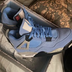 Men’s 9.5 university blue 4s